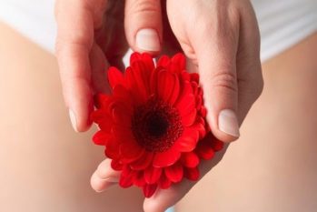 Không quan hệ ra máu vùng kín do đâu?