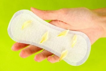 Khí hư màu vàng có mùi tanh cảnh báo bệnh phụ khoa gì?