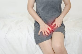 Vùng kín bị ngứa và có dịch cảnh báo bệnh gì ở phụ nữ?